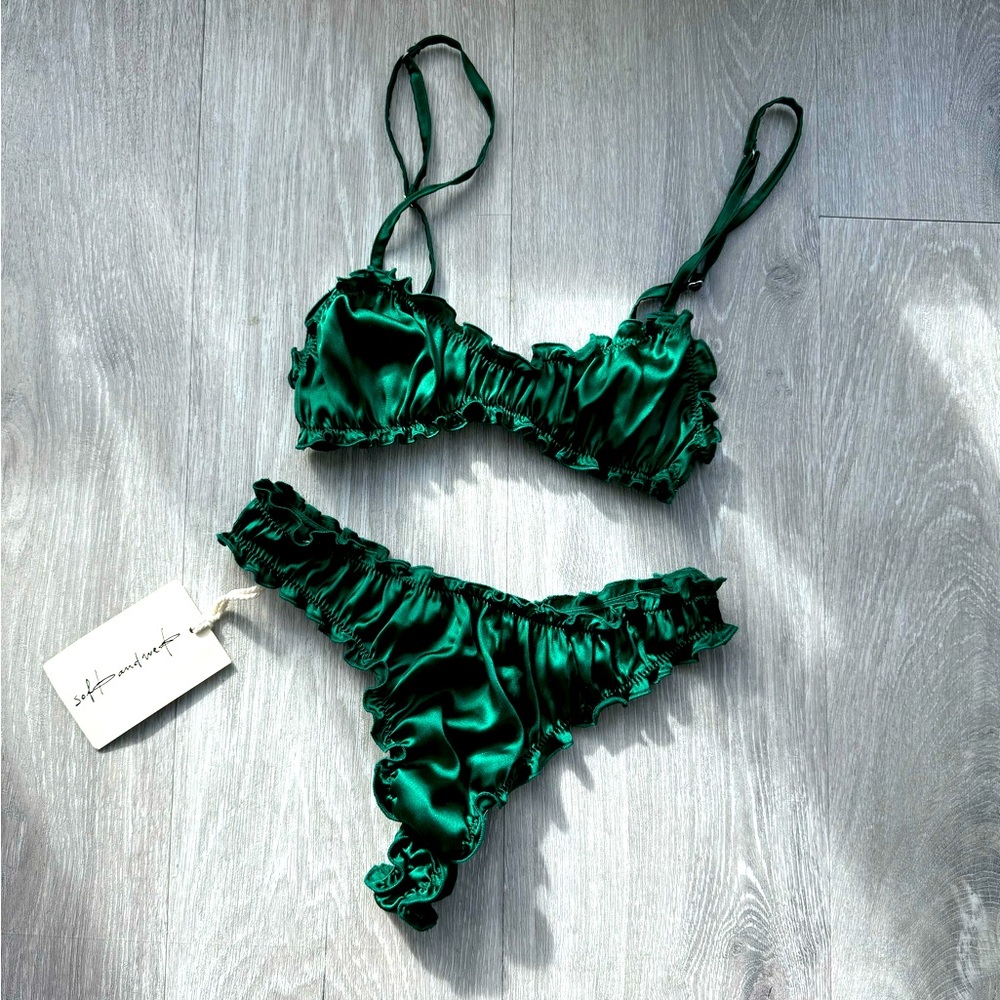 🌵 NEW softandwet undies Italian lingerie silk green set (sold out)🌵